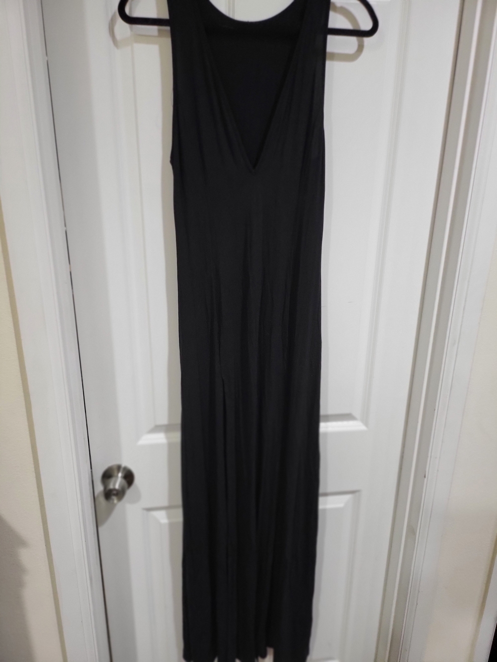 Classic Black Sleeveless V-Neck Maxi Dress